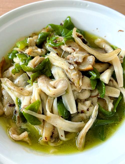 家常鸡腿菇菜谱大全家常做法-图3