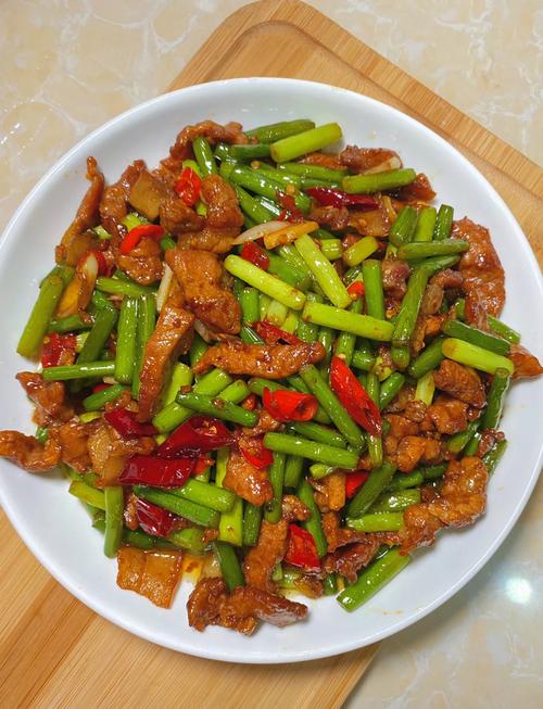 瘦肉炒蒜苔怎么做才下饭？-图2