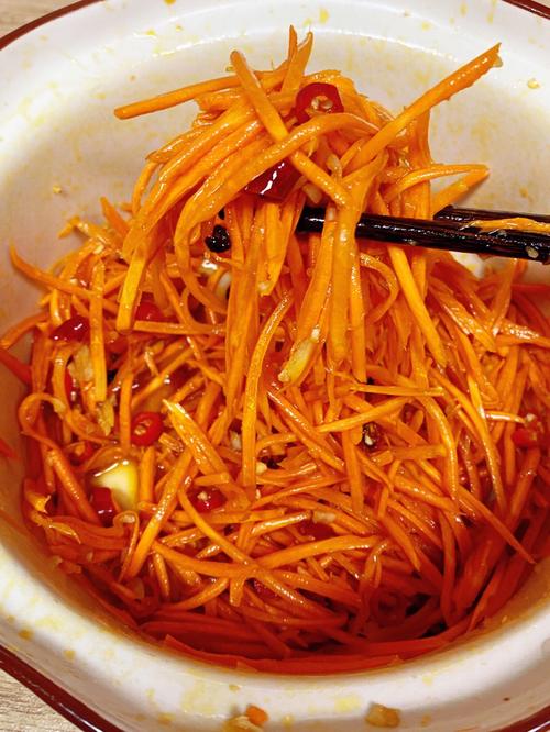 胡萝卜凉拌家常做法有哪些？-图1