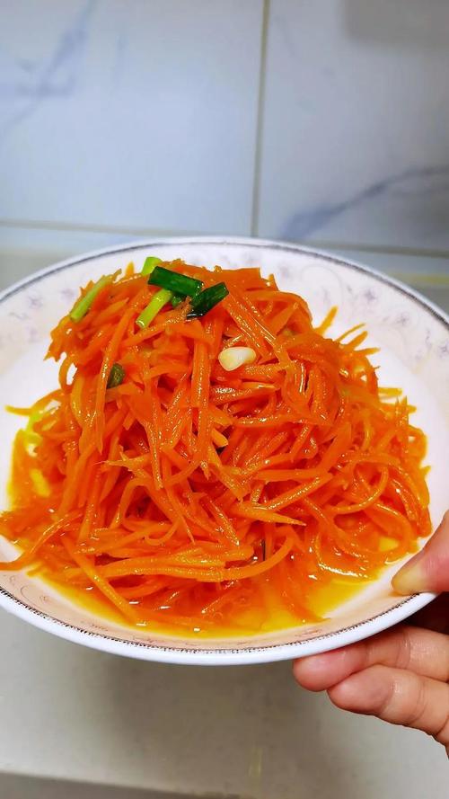 胡萝卜凉拌家常做法有哪些？-图2