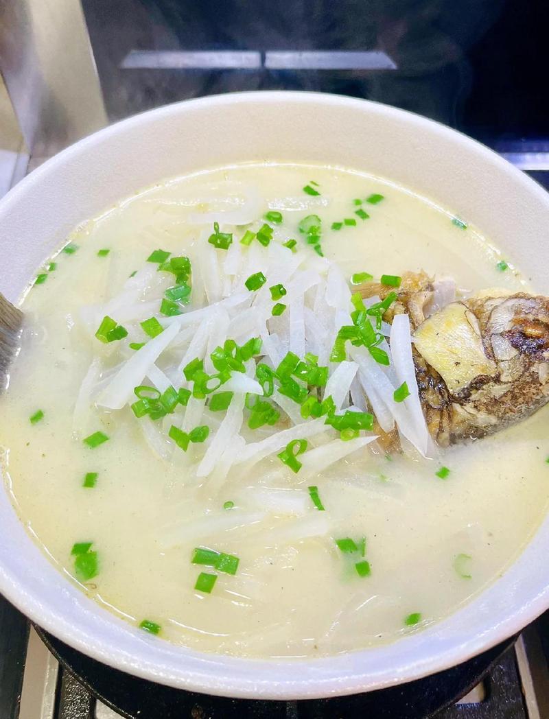 萝卜炖鱼家常做法有哪些？-图1