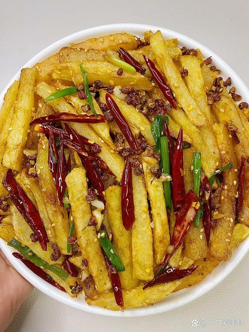 家常炒辣条做法全，家常做法有何秘诀？-图2