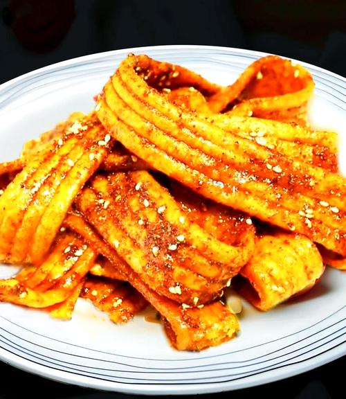 家常炒辣条做法全，家常做法有何秘诀？-图1