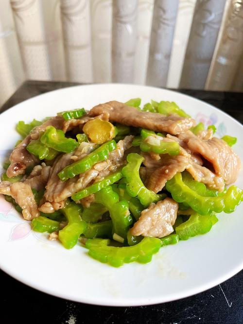 家常炒苦瓜怎么做不苦又下饭？-图2