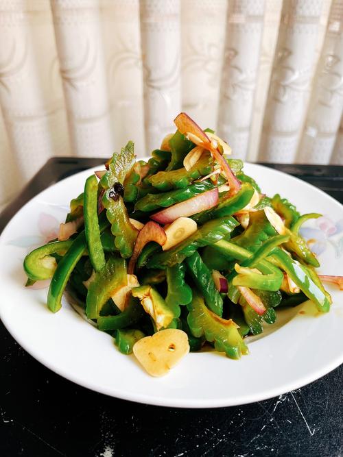 苦瓜怎么拌才不苦?家常做法有哪些?-图2 苦瓜怎么拌才不苦?家常做法有哪些?-图2