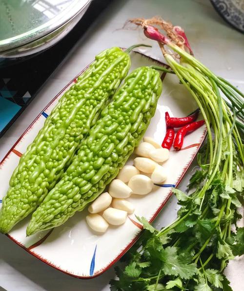 苦瓜怎么拌才不苦?家常做法有哪些?-图1 苦瓜怎么拌才不苦?家常做法有哪些?-图1