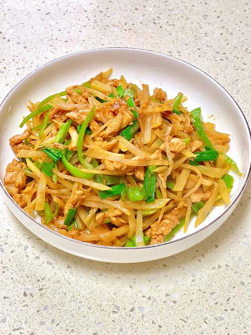 土豆丝炒肉怎么做才正宗?-图1 土豆丝炒肉怎么做才正宗?-图1