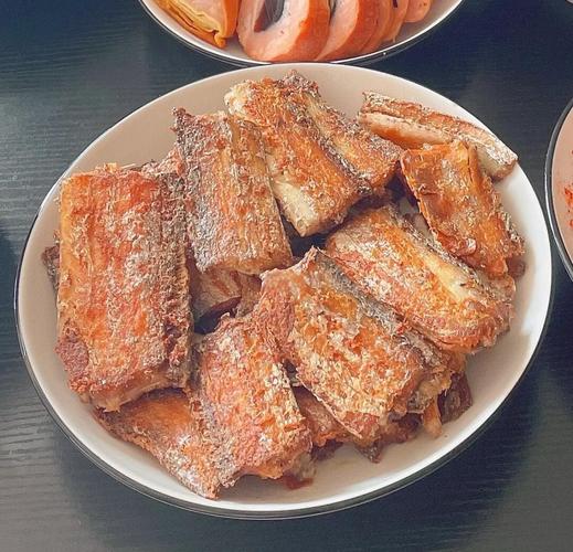 炸鱼怎么炸不散？家常做法有啥秘诀？-图2