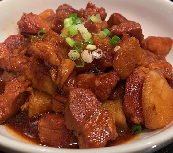 家常土豆红烧肉怎么做才好吃?-图3 家常土豆红烧肉怎么做才好吃?-图3