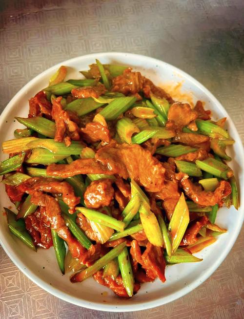 芹菜炒牛肉的做法大全家常-图3