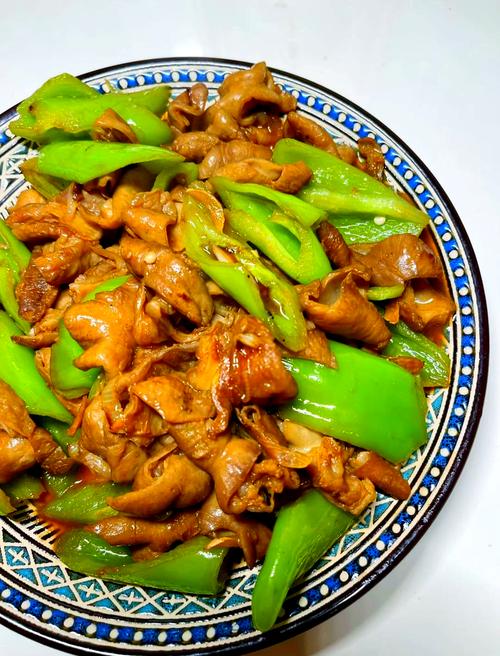 尖椒炒肥肠的家常做法窍门-图1 尖椒炒肥肠的家常做法窍门-图1