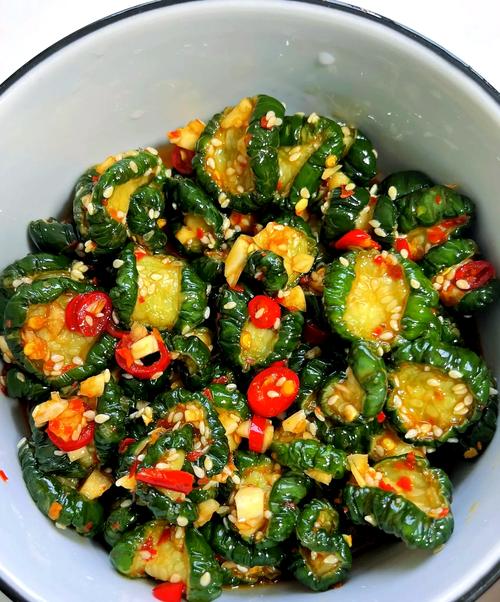 腌黄瓜的做法大全家常视频-图1 腌黄瓜的做法大全家常视频-图1