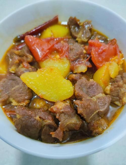 牛肉炖柿子土豆,家常做法怎么做?-图1 牛肉炖柿子土豆,家常做法怎么做?-图1