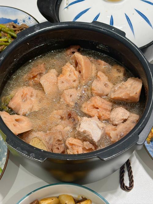 莲藕排骨汤的做法大全家常-图2 莲藕排骨汤的做法大全家常-图2