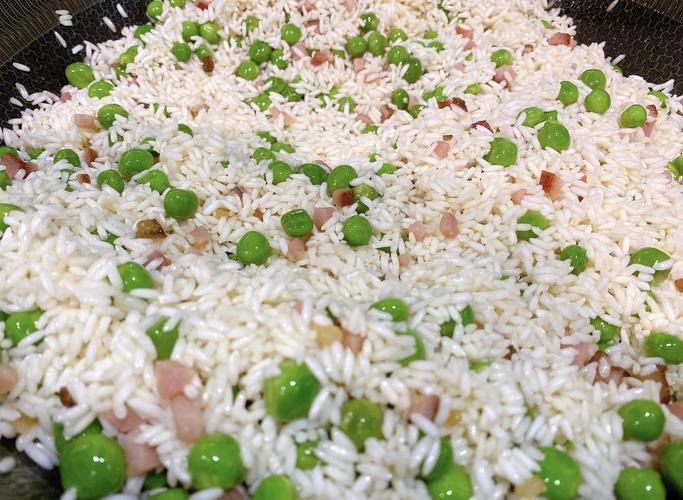 腊肉糯米饭怎么做?家常做法全在这!-图1 腊肉糯米饭怎么做?家常做法全在这!-图1