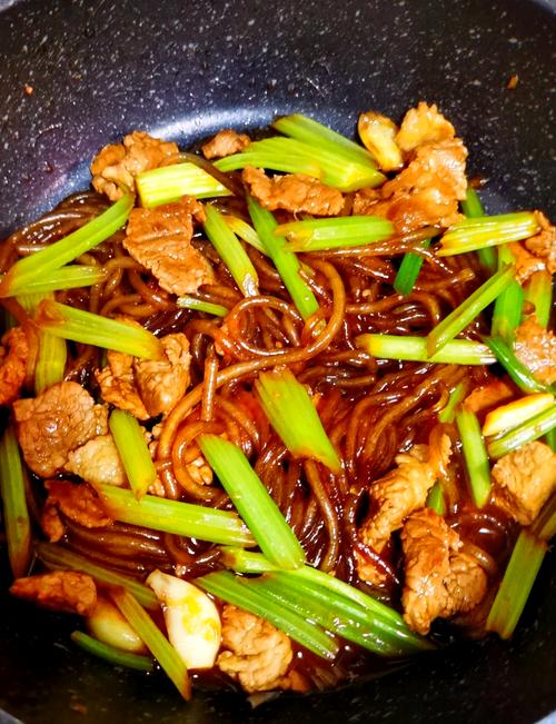 芹菜炒粉条的家常做法大全-图1 芹菜炒粉条的家常做法大全-图1