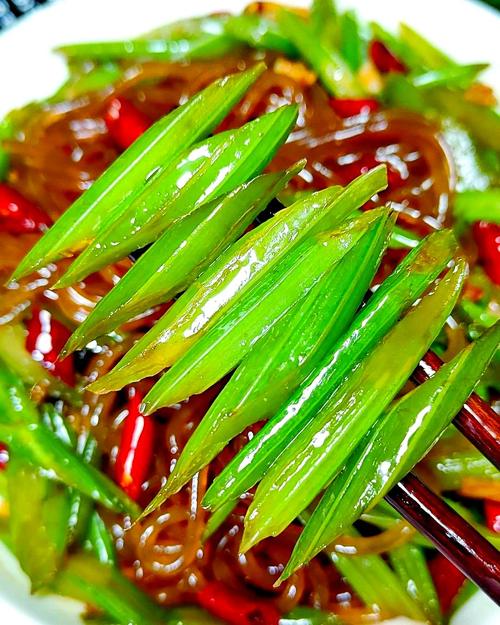 芹菜炒粉条的家常做法大全-图3 芹菜炒粉条的家常做法大全-图3