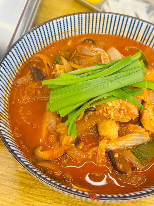 韩式炒海鲜面怎么做?做法大全有哪些步骤?-图1 韩式炒海鲜面怎么做?做法大全有哪些步骤?-图1