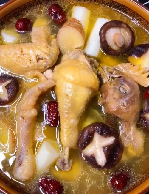 香菇炖鸡汤家常做法有哪些?-图1 香菇炖鸡汤家常做法有哪些?-图1