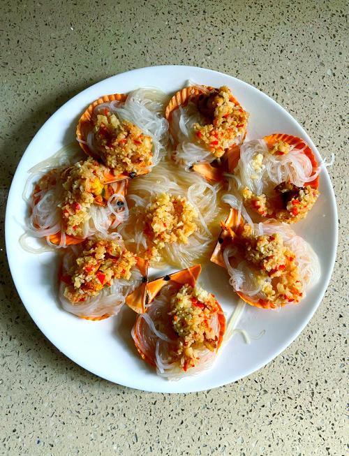 蒜蓉粉丝蒸扇贝的家常做法-图3