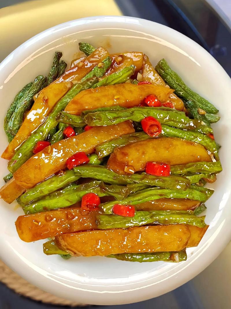 土豆炒豆角怎么做才正宗入味？-图1