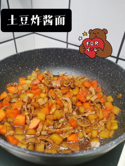 土豆炸酱面的做法大全家常-图2 土豆炸酱面的做法大全家常-图2