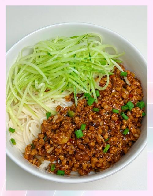 土豆炸酱面的做法大全家常-图1 土豆炸酱面的做法大全家常-图1