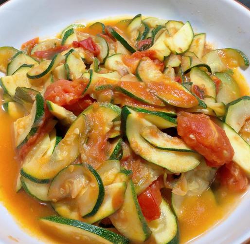 西红柿炒西葫芦的家常做法-图2