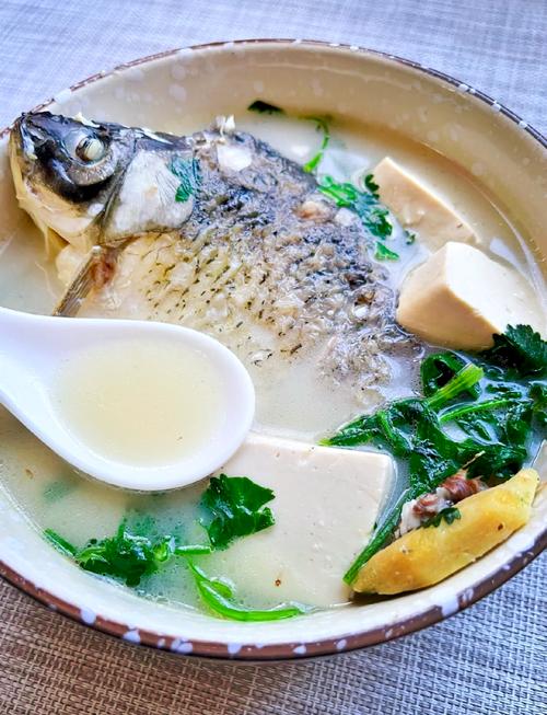 家常鲫鱼汤图片全家做法有哪些？-图2