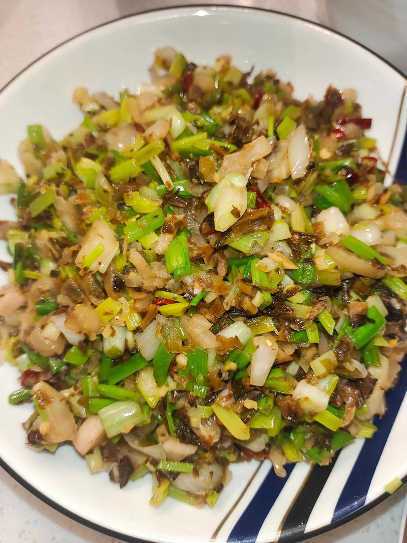 酸菜炒家常做法有哪些？-图1