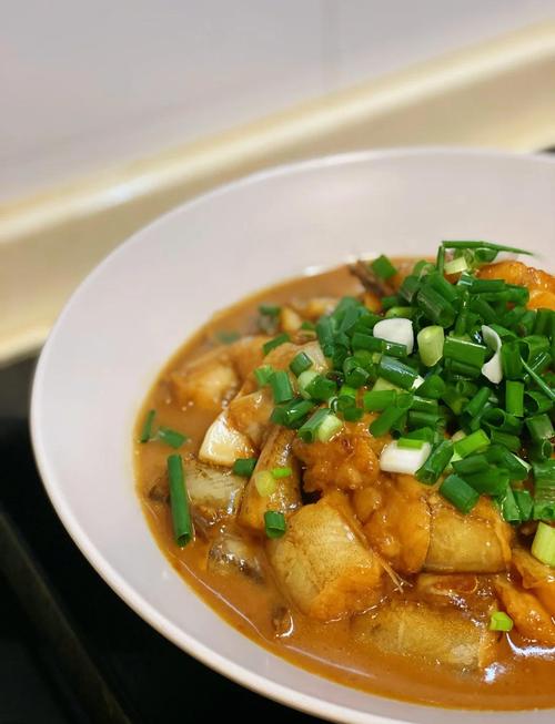 家常豆腐烧鱼，家常做法怎么做？-图2