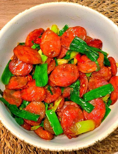 腊肠怎么炒才香？家常做法大全在此！-图2