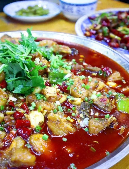 家常炖鲢鱼全家福图片怎么做？-图1