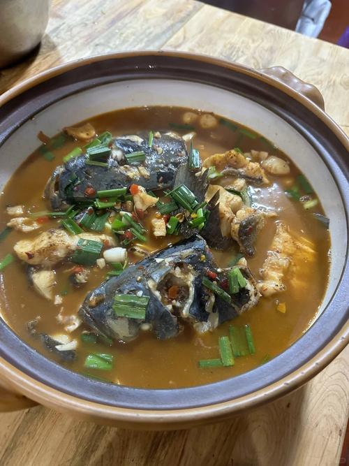 家常炖鲢鱼全家福图片怎么做？-图2