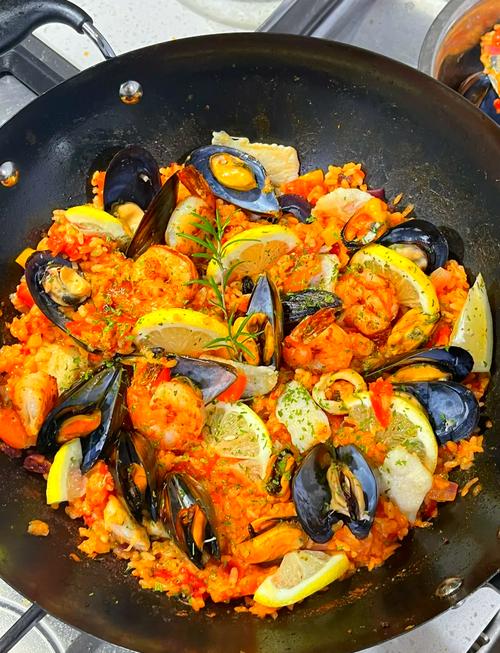 西班牙海鲜饭如何做出地道风味？-图1