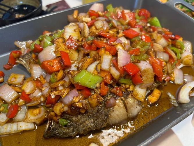 海鲜烤鲈鱼视频做法怎么做?-图1 海鲜烤鲈鱼视频做法怎么做?-图1