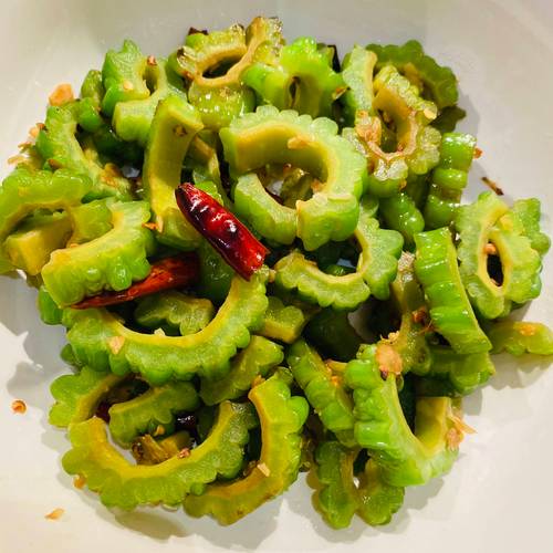 家常炒苦瓜图片有哪些家常做法?-图3 家常炒苦瓜图片有哪些家常做法?-图3