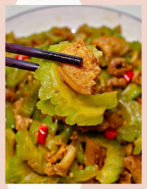 家常炒苦瓜图片有哪些家常做法?-图2 家常炒苦瓜图片有哪些家常做法?-图2