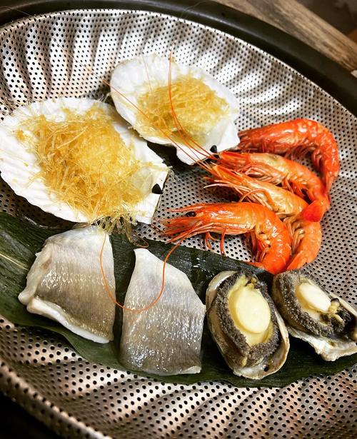 海鲜蒸锅下的鱼怎么做才好吃?-图1 海鲜蒸锅下的鱼怎么做才好吃?-图1