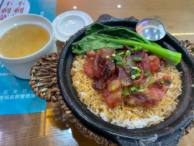 海鲜煲仔饭怎么做好吃又入味?-图2 海鲜煲仔饭怎么做好吃又入味?-图2