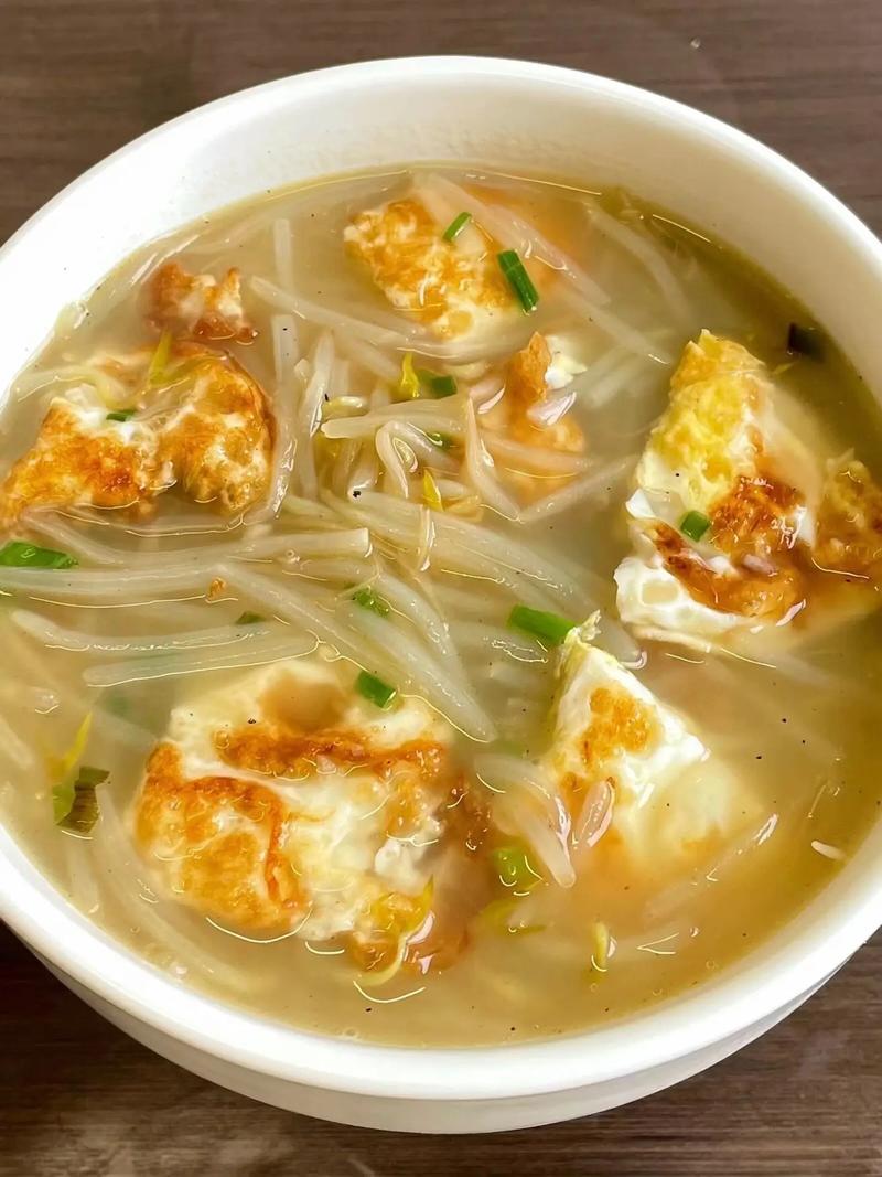 豆芽海鲜汤怎么做？简单家常做法有哪些？-图1