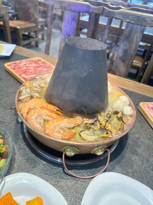 东北酸菜海鲜锅里到底藏着啥鲜？-图1