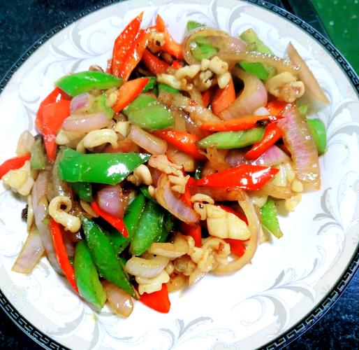 哪些海鲜用青椒炒最鲜香入味?-图2 哪些海鲜用青椒炒最鲜香入味?-图2