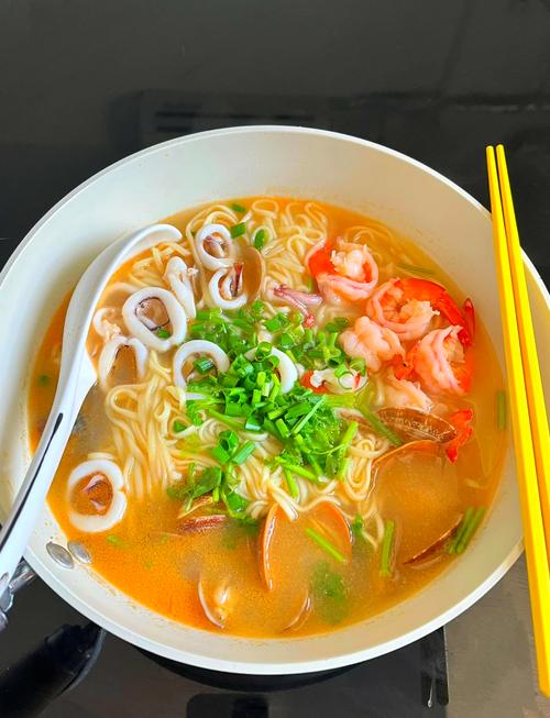 海鲜麦虾面怎么做？新手也能学会吗？-图2