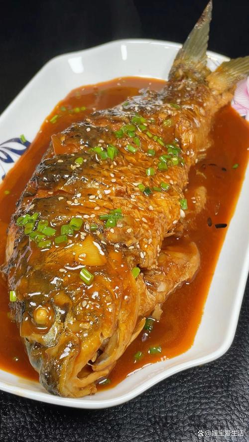 家常炖鲤鱼图片全家?做法步骤有哪些?-图1 家常炖鲤鱼图片全家?做法步骤有哪些?-图1
