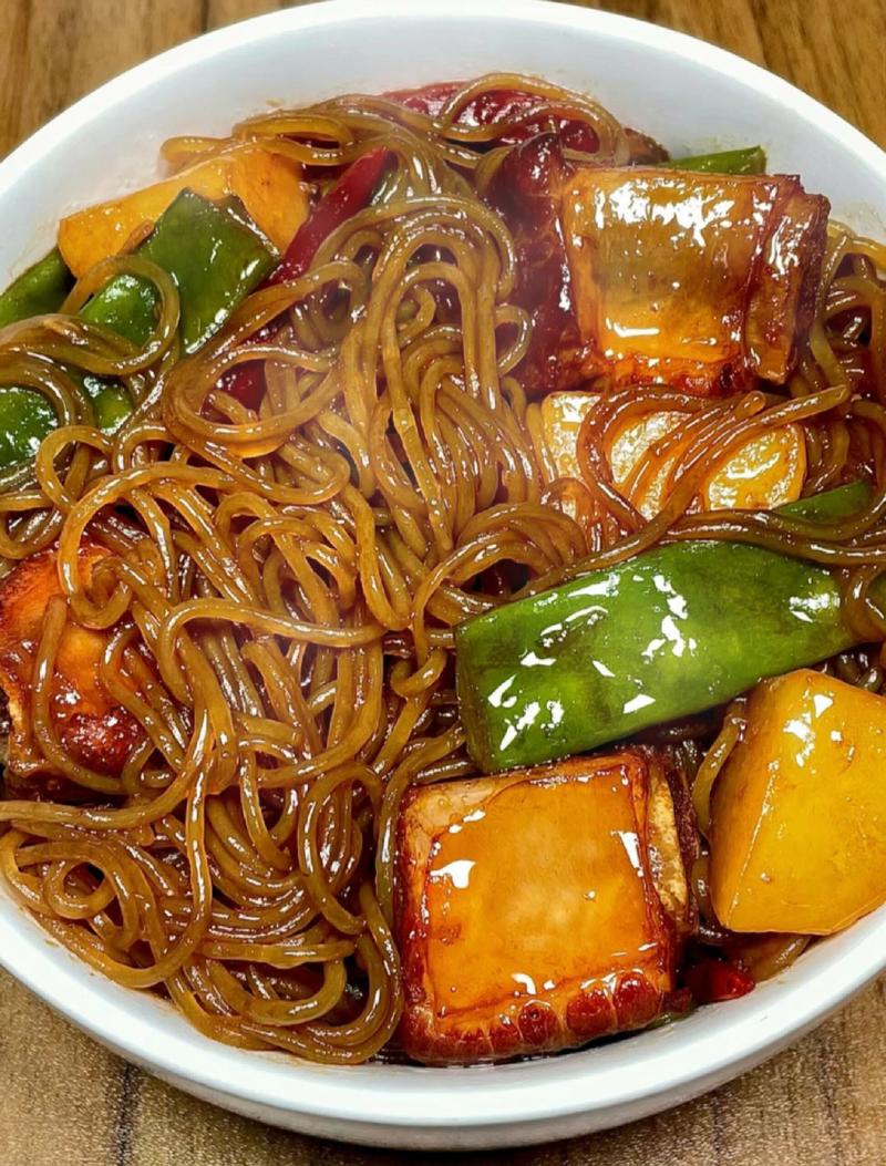 土豆粉条炖肉怎么做才好吃？-图1