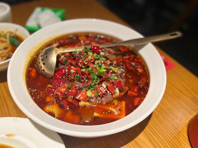 毛血旺里的白色圆海鲜是什么？-图1