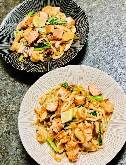 水煮海鲜乌冬面的做法-图2