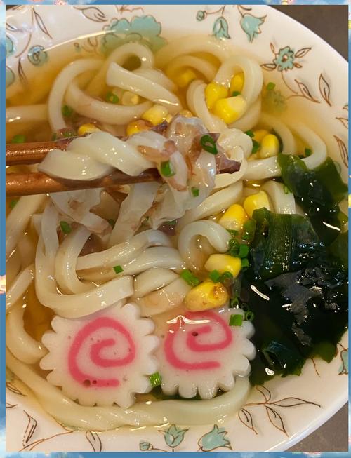 水煮海鲜乌冬面的做法-图1