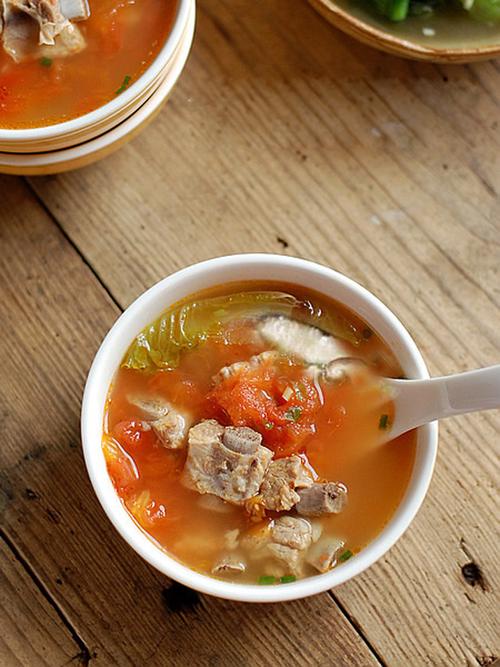 海鲜菇汤排骨西红柿汤-图2